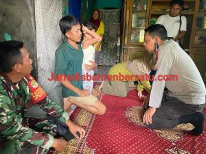 Kapolsek Kronjo Polresta Tangerang Kunjungi Balita Penderita Tumor Mata, Wujud Nyata Kepedulian Polri